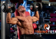 Desenvolvimento com Halteres: o que é, músculos solicitados, execução correta e dicas desenvolvimento com halteres